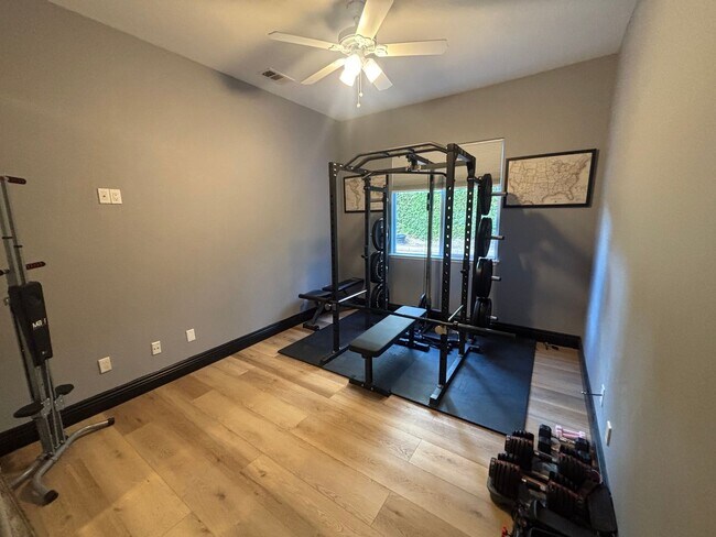 Building Photo - Stunning 5-Bedroom Pool Home with Private ...