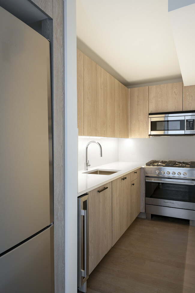 Interior Photo - 220 East 72nd Street