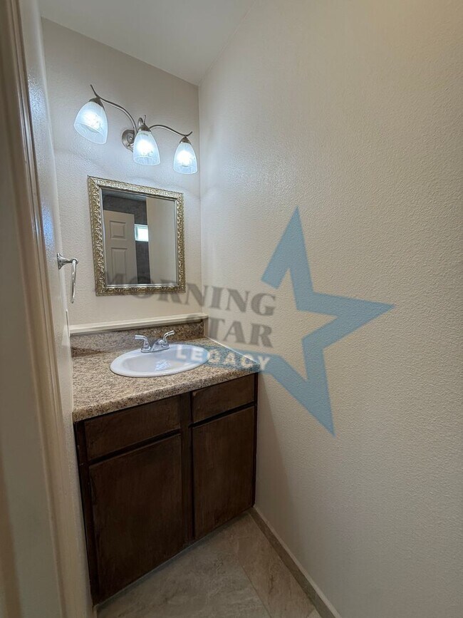 Building Photo - 2-Bedroom Townhome Apartment - Available Now!