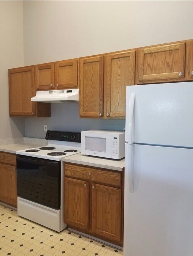 Building Photo - 2 bedroom condo