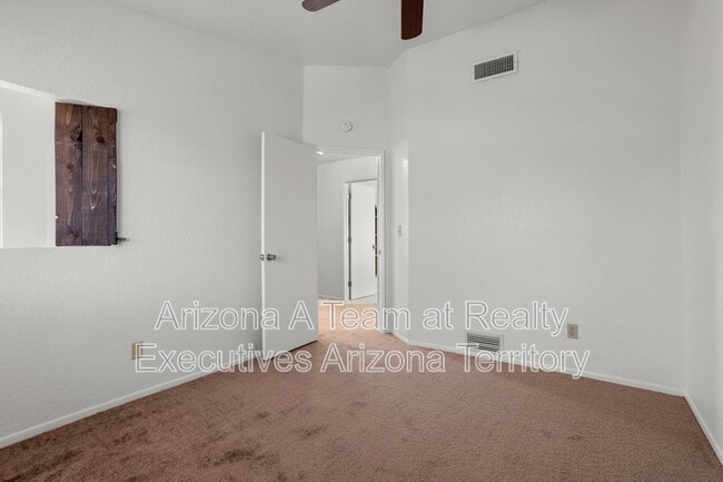 Building Photo - 9413 N Albatross Dr
