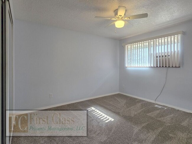 Building Photo - 298 SW Wallula Ave