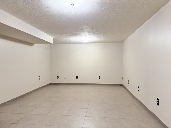 Building Photo - 14135 De La Tour Dr