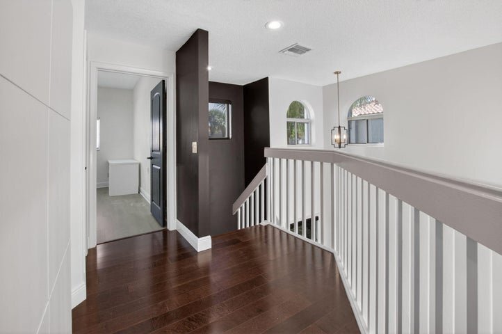 Building Photo - 10530 Lake Vista Cir