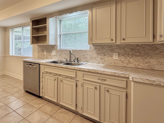 Building Photo - 2043 Cherry Laurel Dr