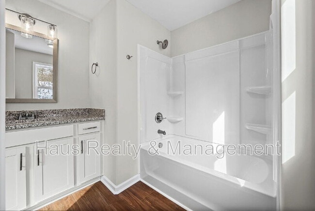 Building Photo - 839 Cumberland Dr