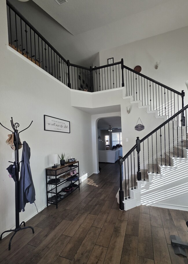 Building Photo - 13811 Newman Stage