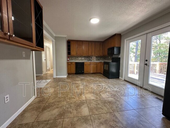 Building Photo - 50 Greenland Dr