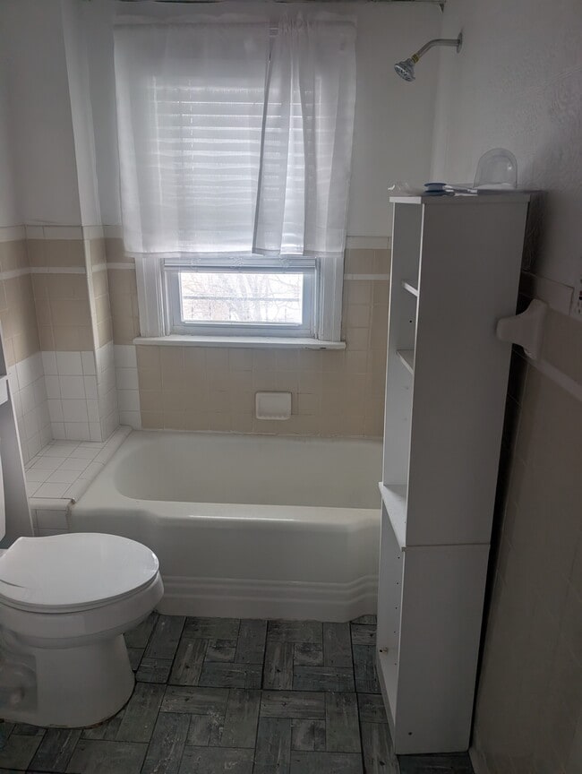 Building Photo - 216 Hager St