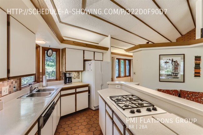 Building Photo - 2440 Kohler Dr