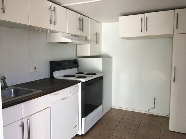 Building Photo - 1036 E 43rd St