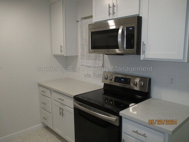 Building Photo - 3103 Golden Oaks Ln