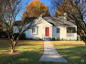 Building Photo - Charming 1940's Cottage