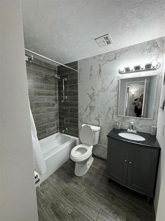 Building Photo - 1649 W Oak Ridge Rd