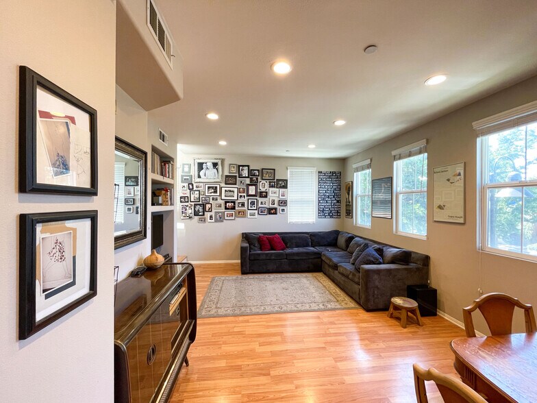 Building Photo - 710 S San Fernando Blvd