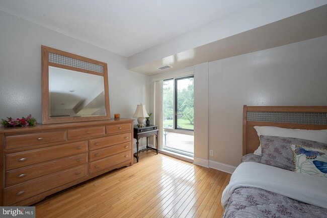 Building Photo - 1750 Oakwood Terrace