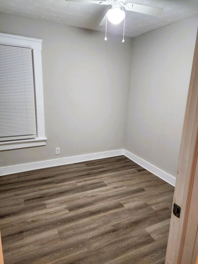 Building Photo - Duplex W 47th