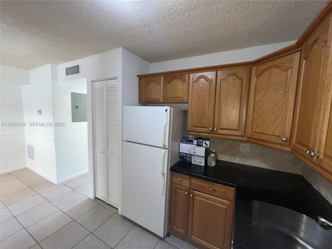 Building Photo - 1100 SE 4th Ave