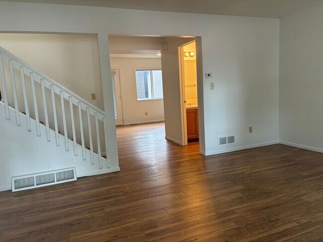 Building Photo - MOVE IN SPECIAL 2 WEEKS FREE! Lovely 3 Bed...