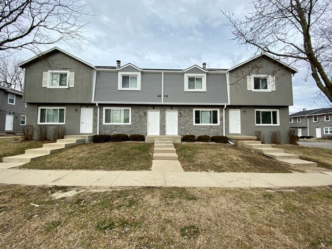 Primary Photo - Rainbow Court Townhomes