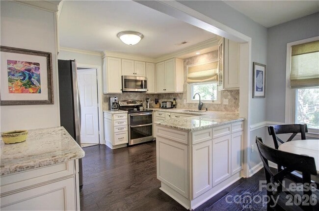 Building Photo - 3806 Bridgewood Ln