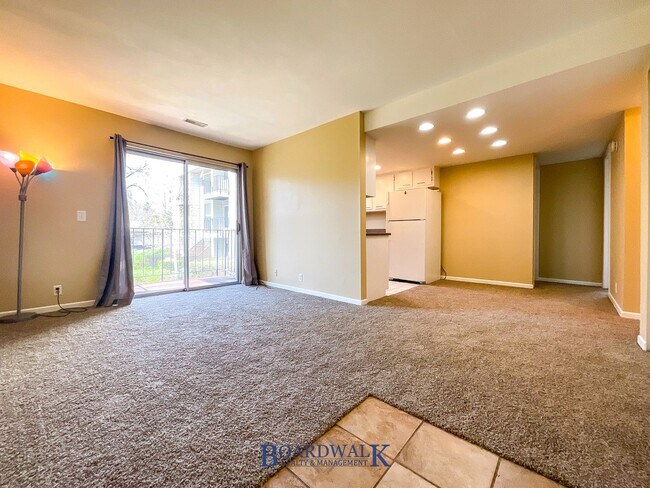Building Photo - Beautiful 2 bed 2 bath Condo
