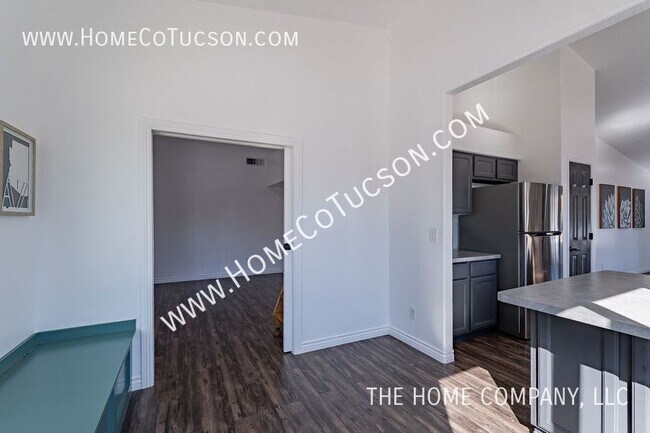 Building Photo - 2581 W Camino De La Joya