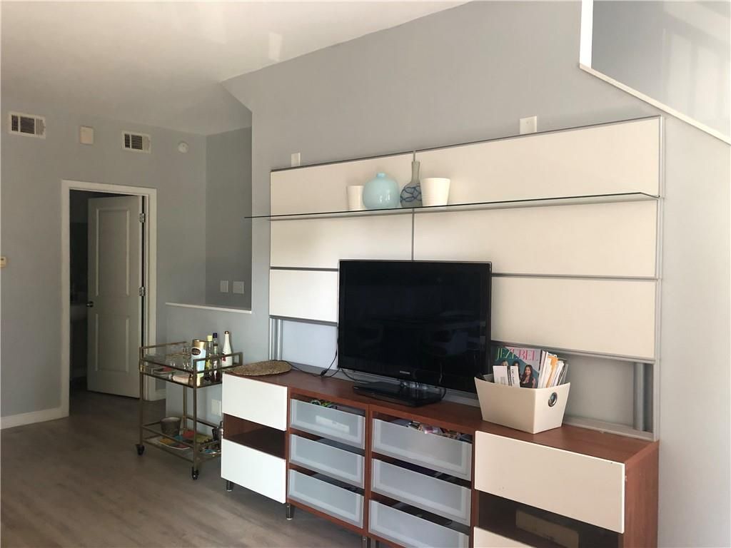 Building Photo - 238 Walker St SW