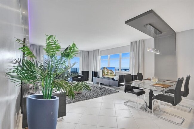 Building Photo - 1150 Hillsboro Mile