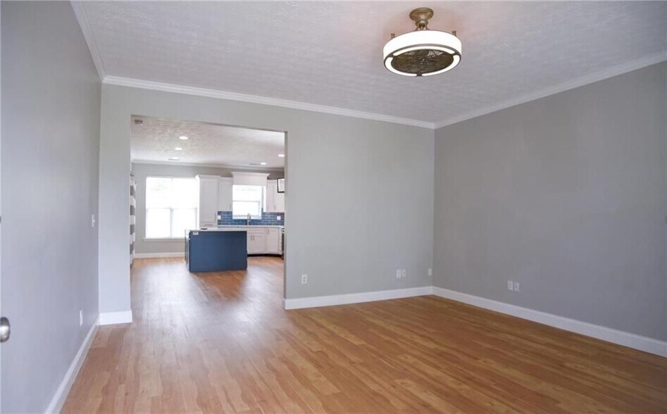 Building Photo - 6616 Splashwater Dr