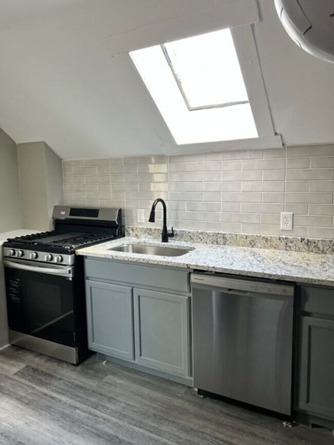 Building Photo - 1328 Chapel St