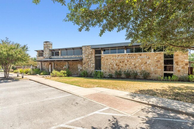 Building Photo - 2627 Garlic Creek Dr
