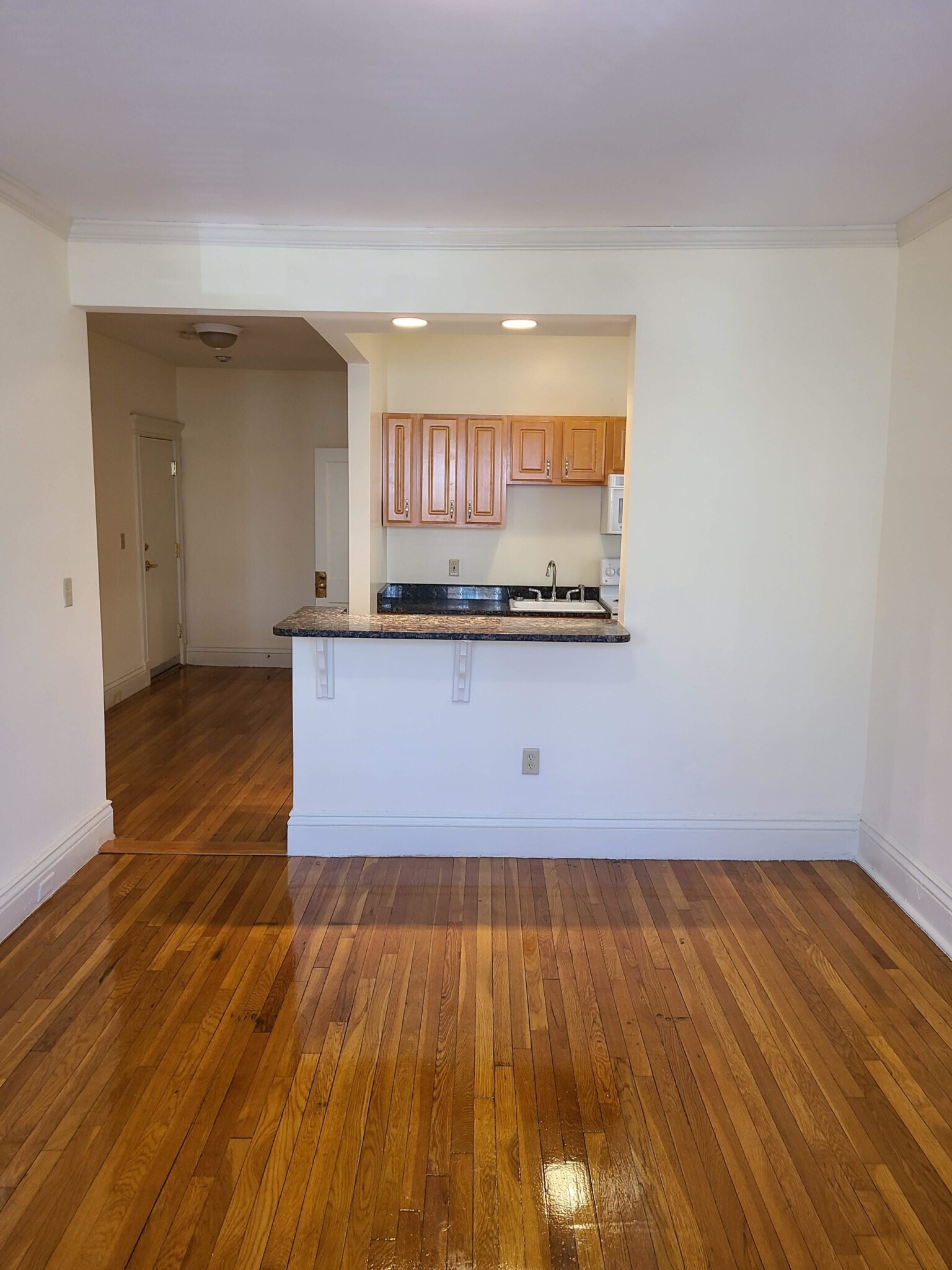 Building Photo - 19 Peterborough St