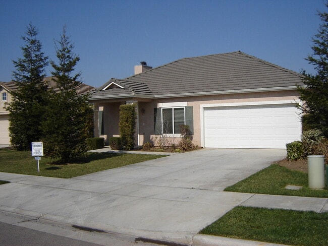 Primary Photo - 944 W Russell Ave