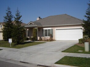 Building Photo - *** Move-In Special $300 OFF 1st Month's R...