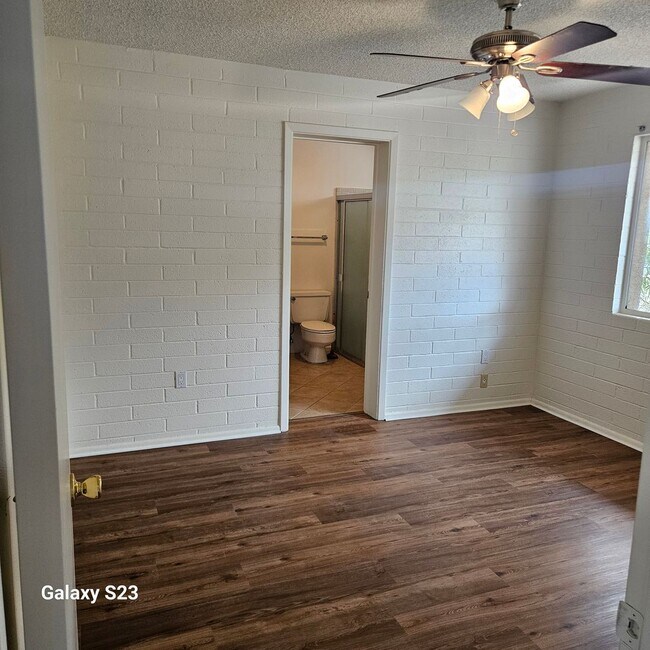 Building Photo - 9845 N 105th Dr