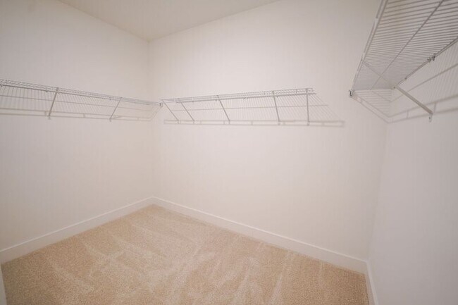 Building Photo - 128 Kingswood Cir