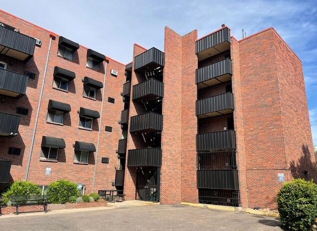 Building Photo - 1833 N Williams St