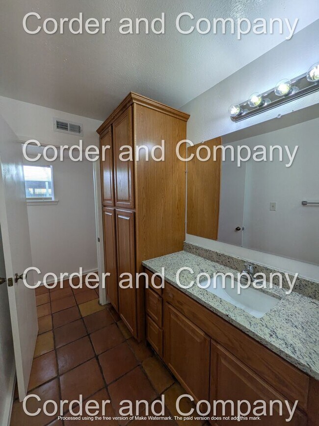 Building Photo - Spacious and naturally lit 4 Bathroom, 2 Bathroom, 2 Car Garage Home at 1,933 Sq Ft.