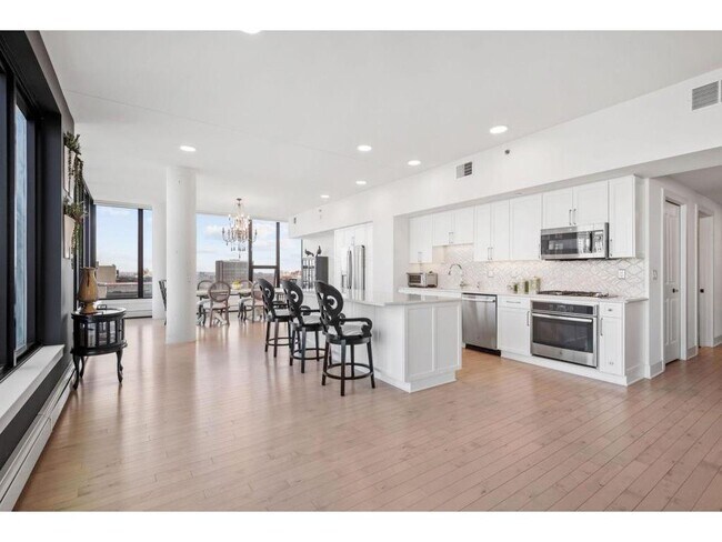 Building Photo - 740 Portland Ave