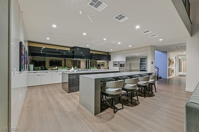 Building Photo - 807 Magnum Cliff Ct