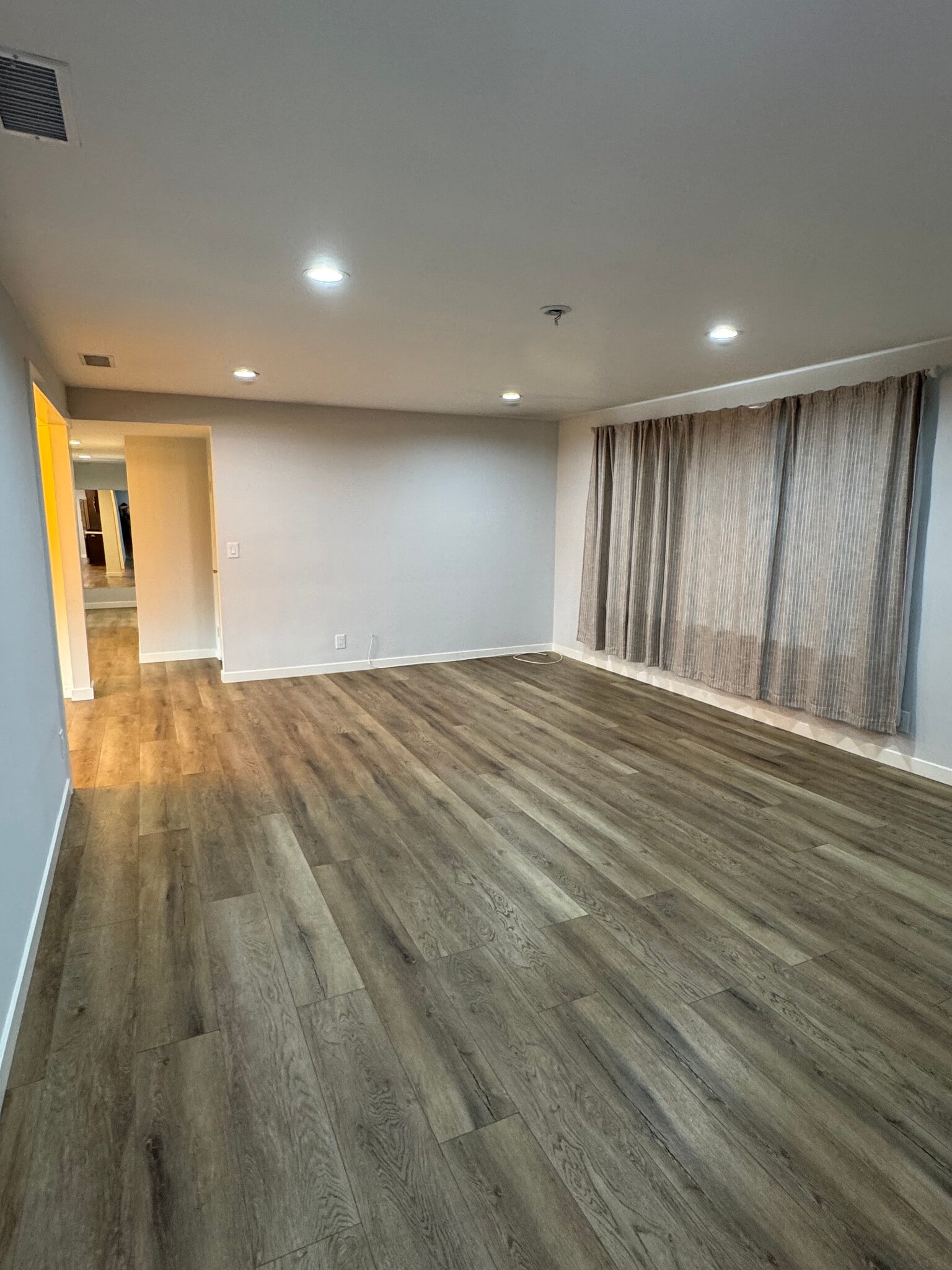 Livingroom - 11305 Sheldon St