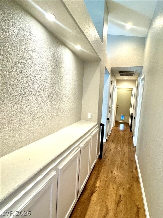 Building Photo - 10224 Desert Wind Dr