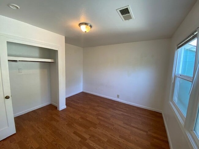 Building Photo - Close to Cal Poly Humboldt, 4/2 house!