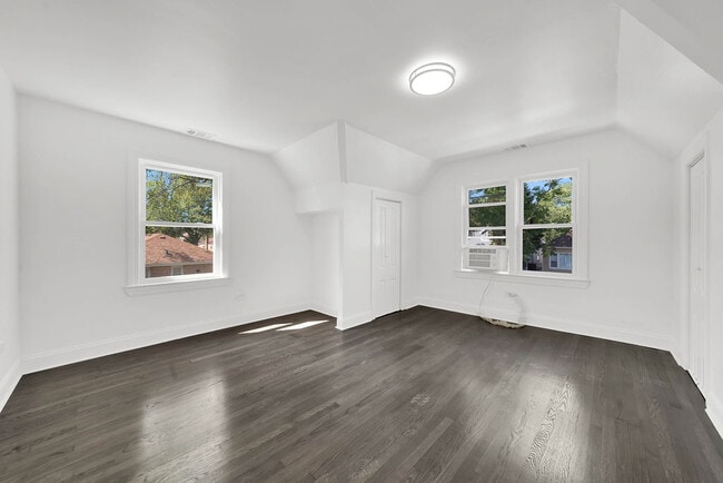 Building Photo - 6645 S Seeley Ave