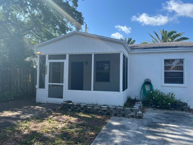 Primary Photo - 132 E Central Blvd