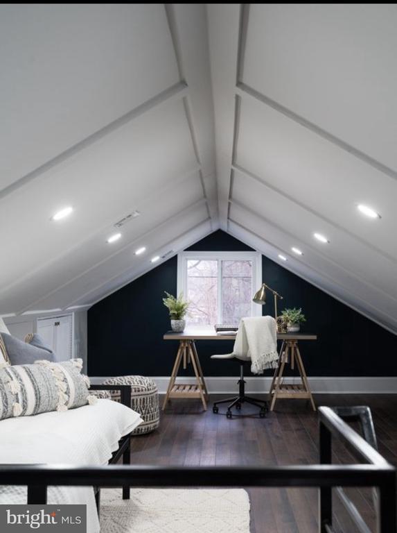 Building Photo - 612 44th St NE