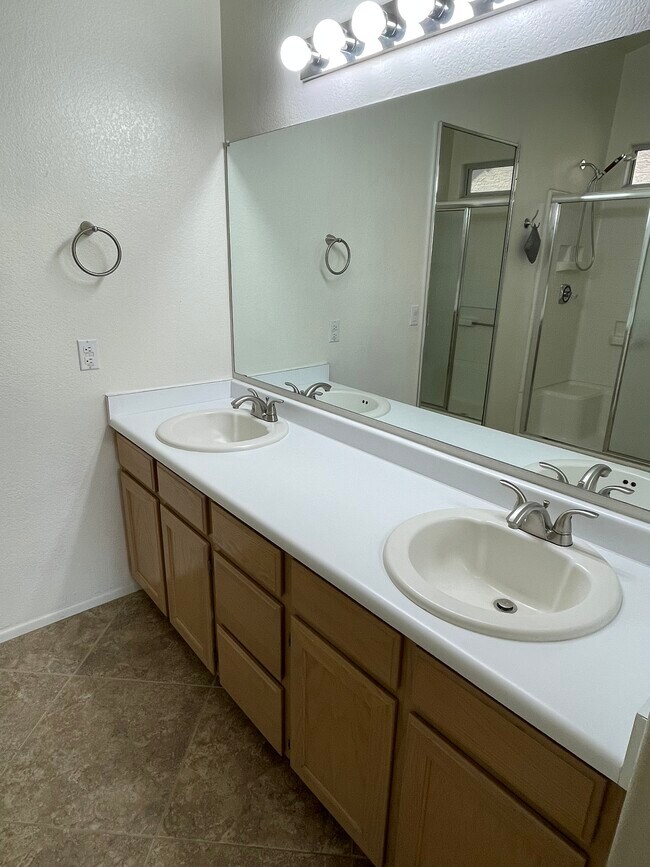 Building Photo - 3349 W Abraham Ln