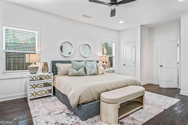 Building Photo - 620 Echo St NW