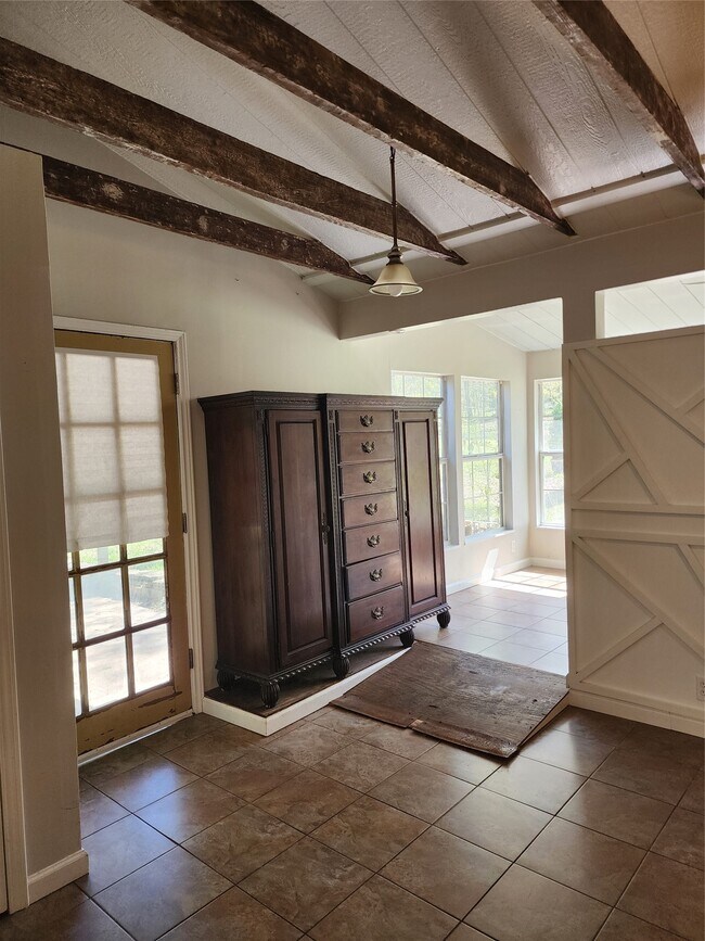 Building Photo - 13373 Southshore Dr